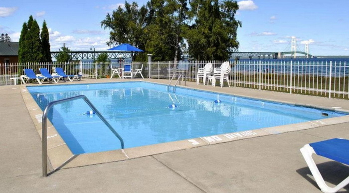 Riviera Motel - Wow - Look At This View From The Pool (newer photo)